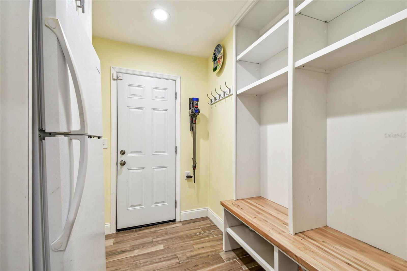Listing photo id 20 for 3304 Latania Drive