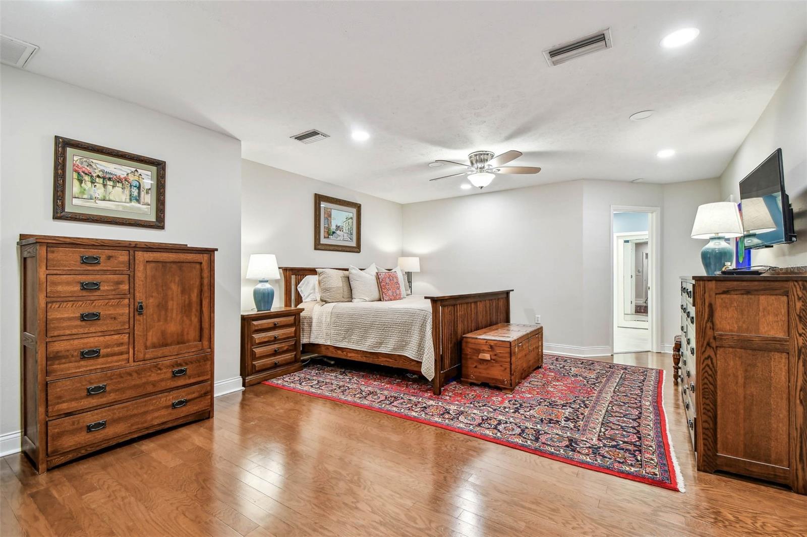 Listing photo id 23 for 3304 Latania Drive