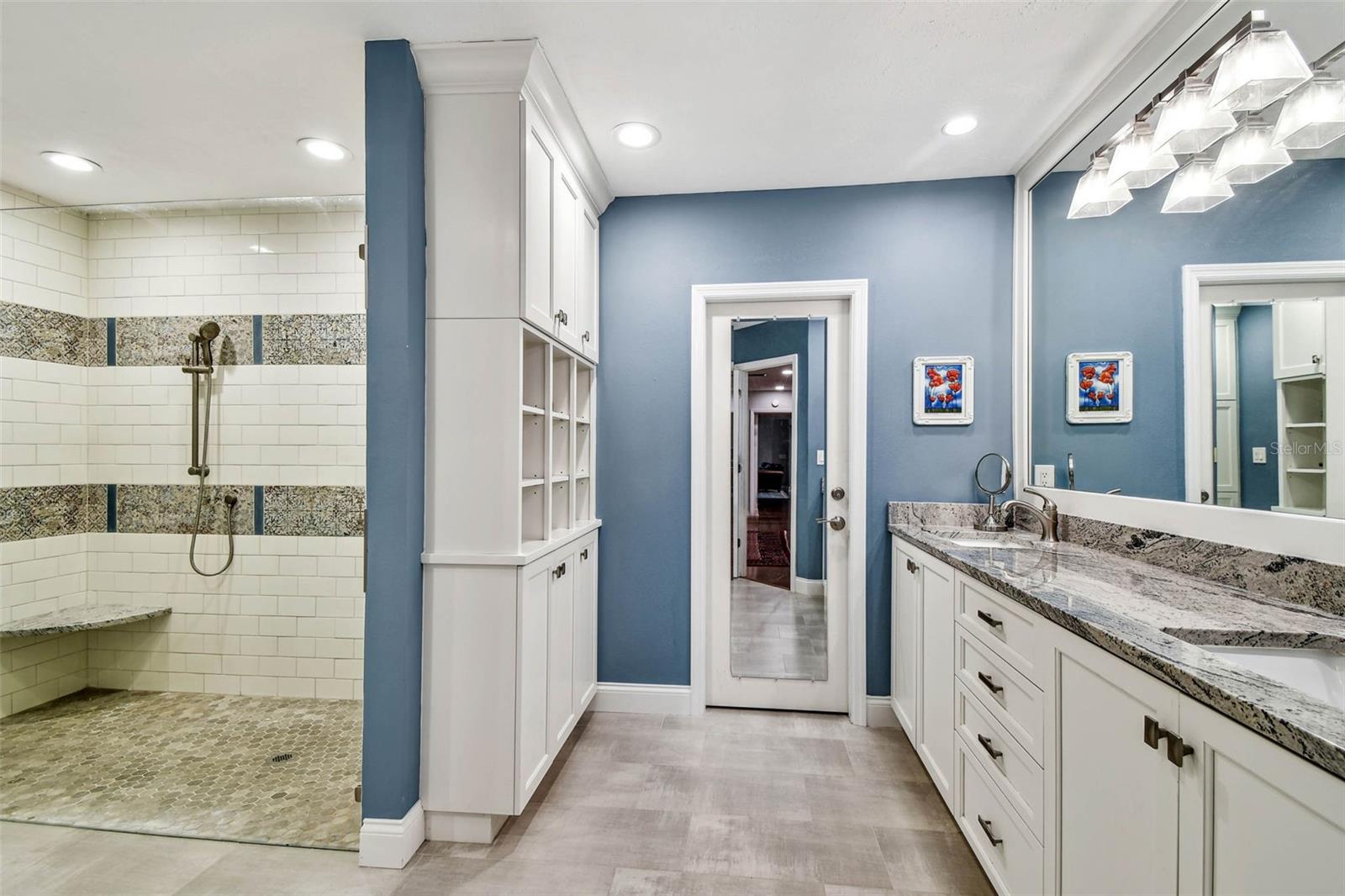 Listing photo id 25 for 3304 Latania Drive