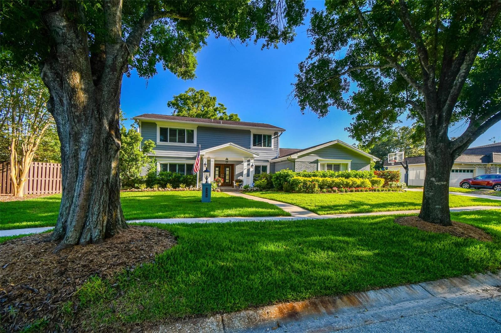 Listing photo id 1 for 3304 Latania Drive