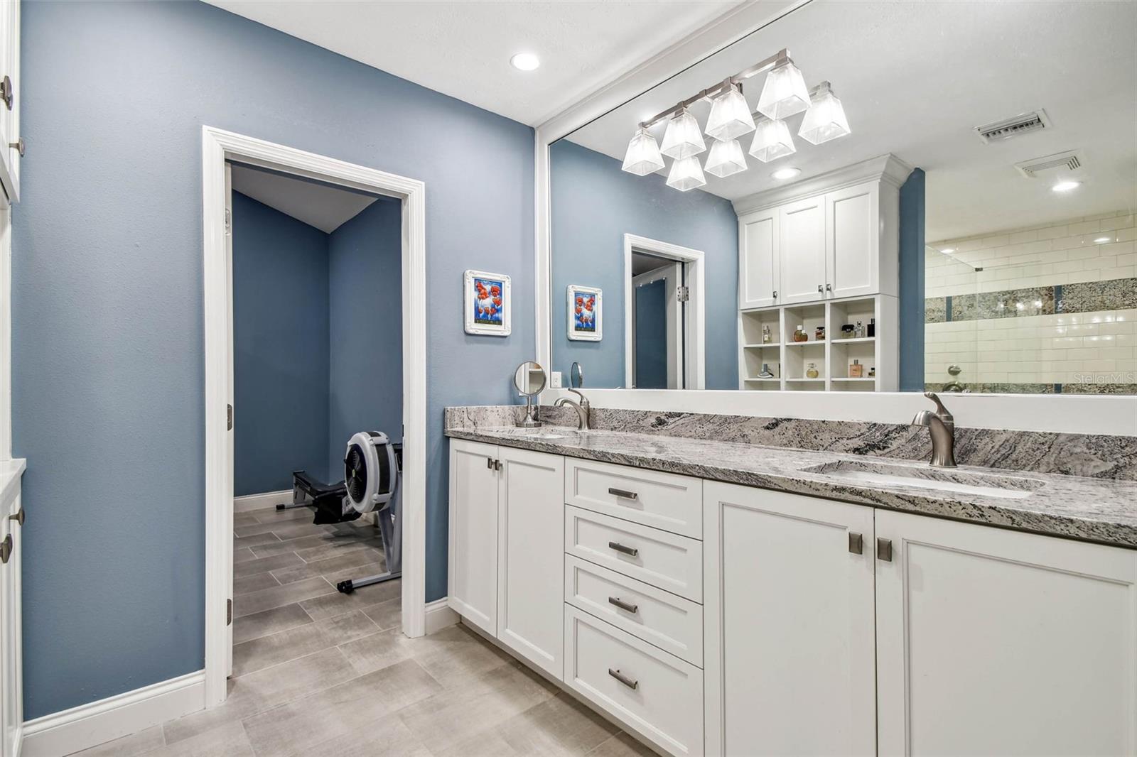 Listing photo id 28 for 3304 Latania Drive