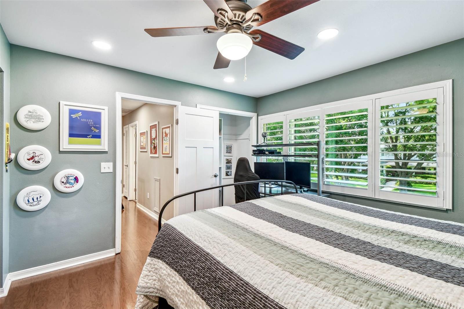 Listing photo id 30 for 3304 Latania Drive