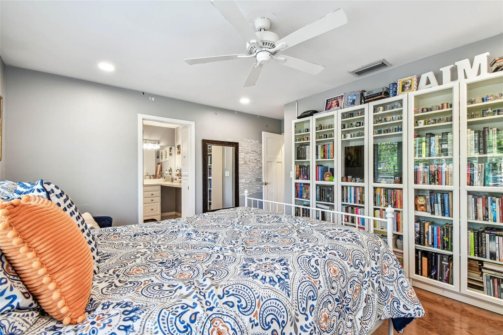 Listing photo id 33 for 3304 Latania Drive