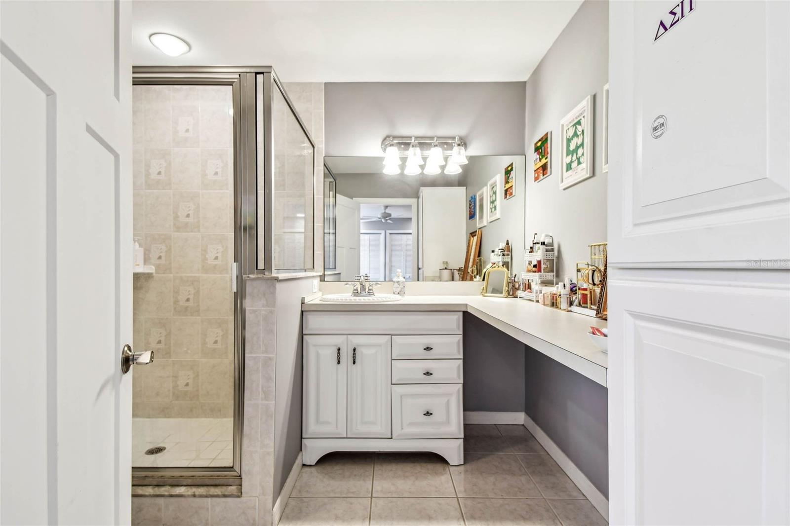 Listing photo id 34 for 3304 Latania Drive