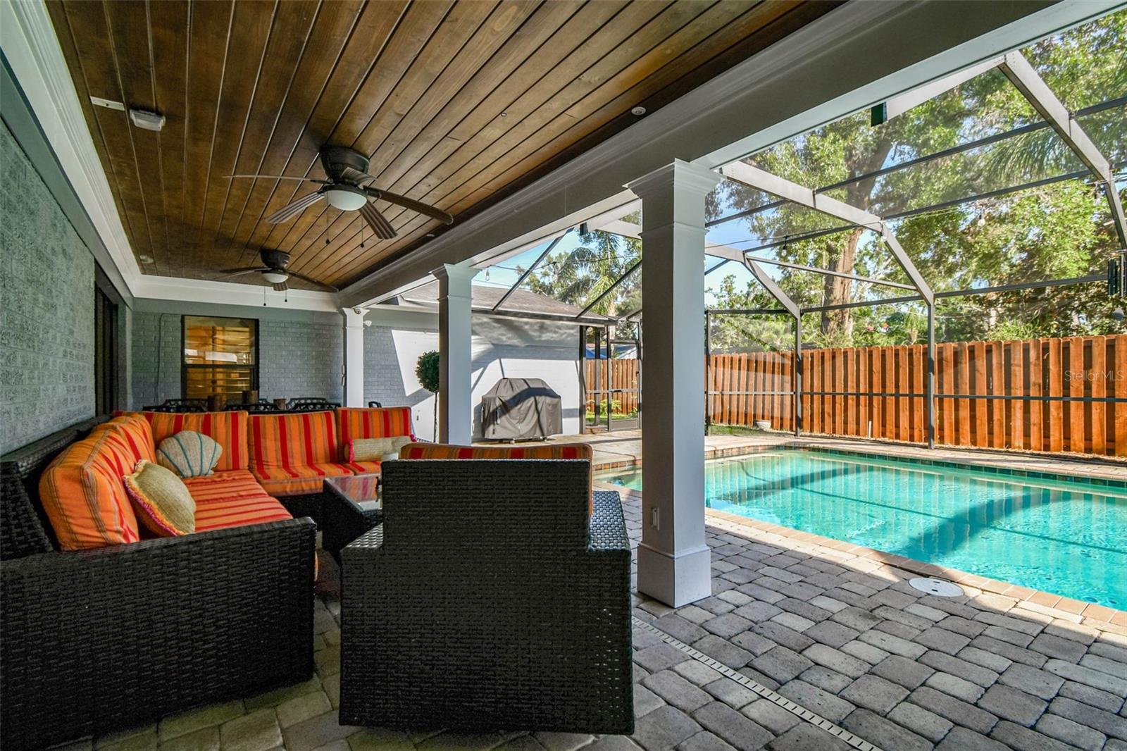 Listing photo id 39 for 3304 Latania Drive