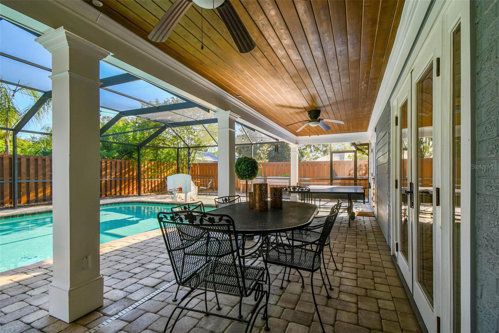 Listing photo id 40 for 3304 Latania Drive