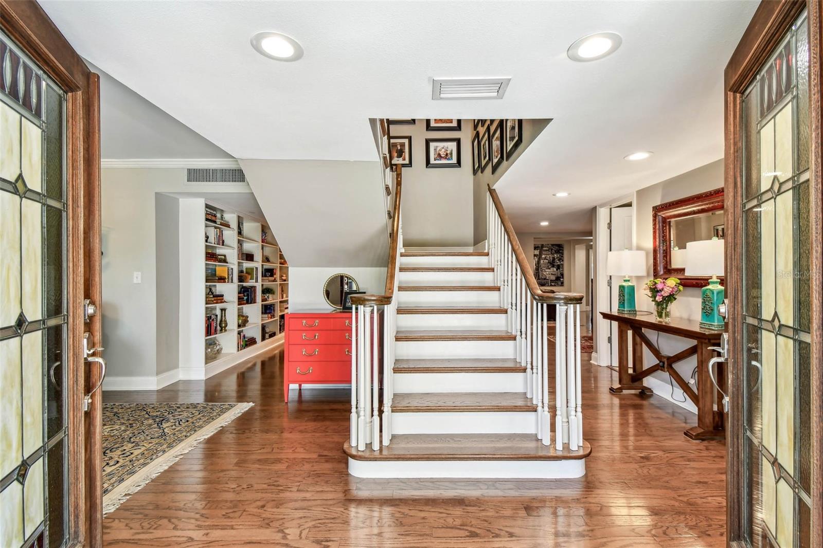 Listing photo id 3 for 3304 Latania Drive