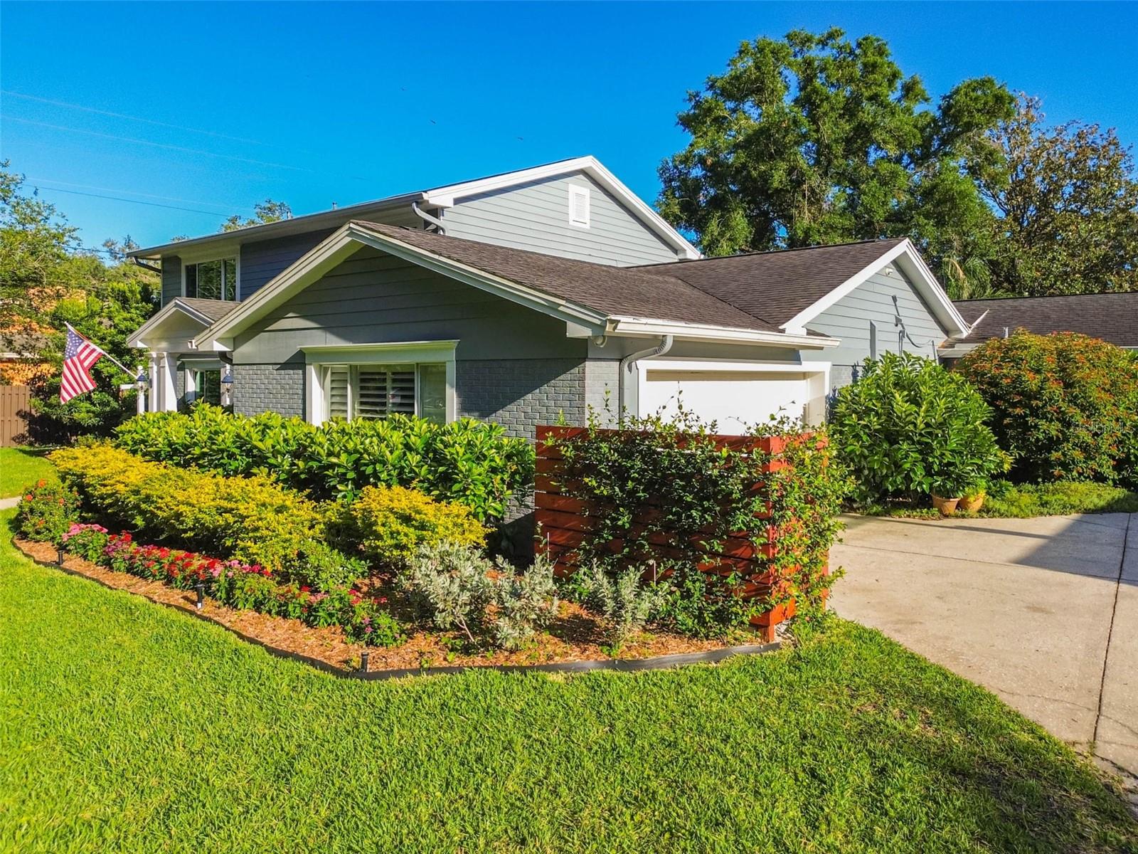 Listing photo id 48 for 3304 Latania Drive