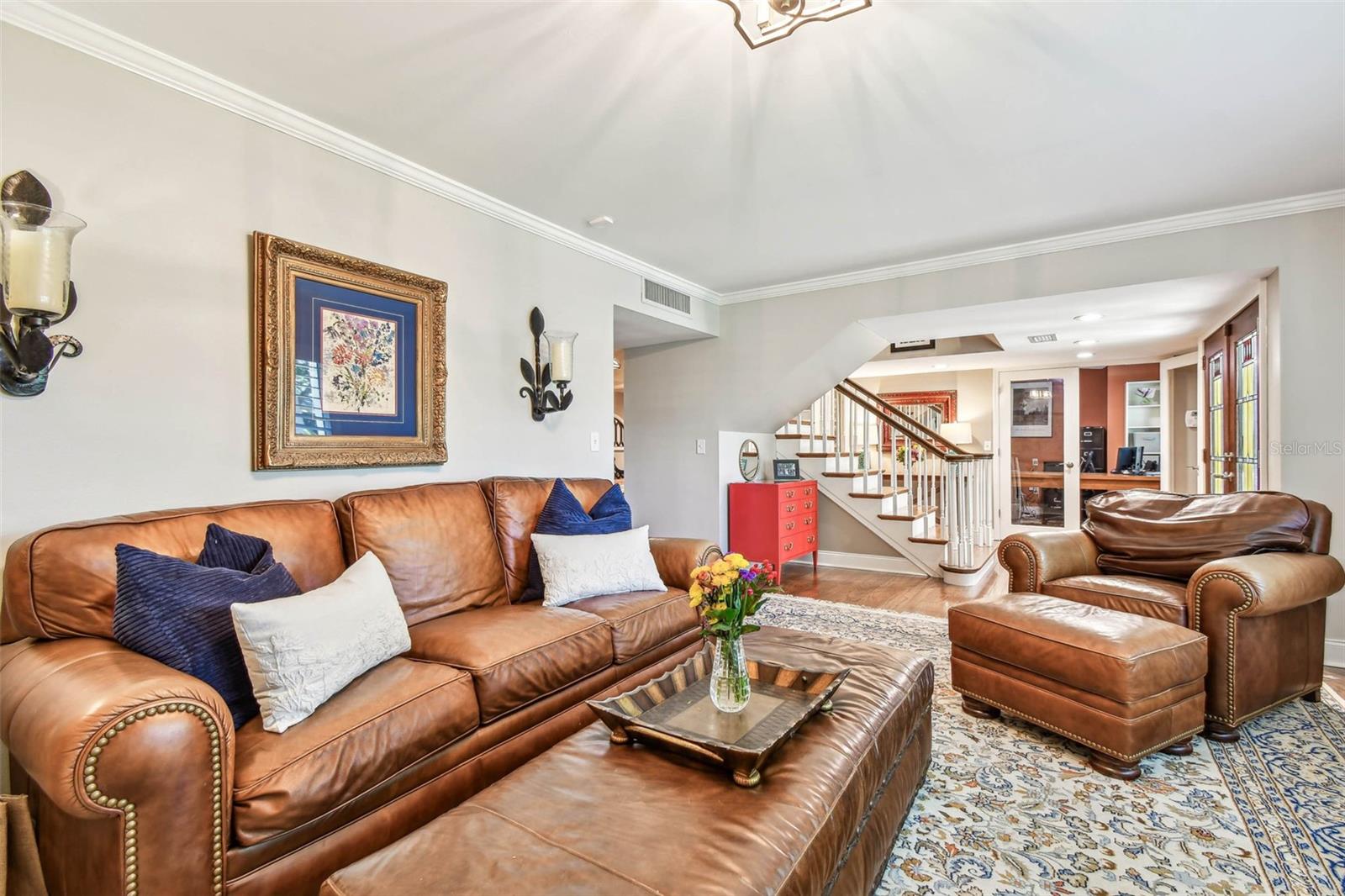 Listing photo id 4 for 3304 Latania Drive