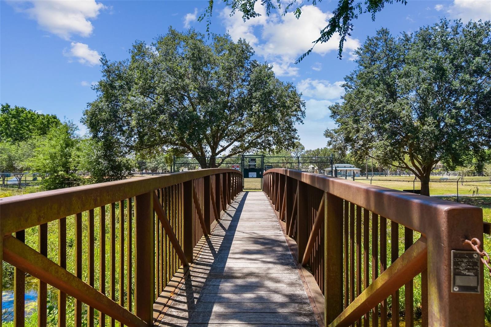 Listing photo id 59 for 3304 Latania Drive