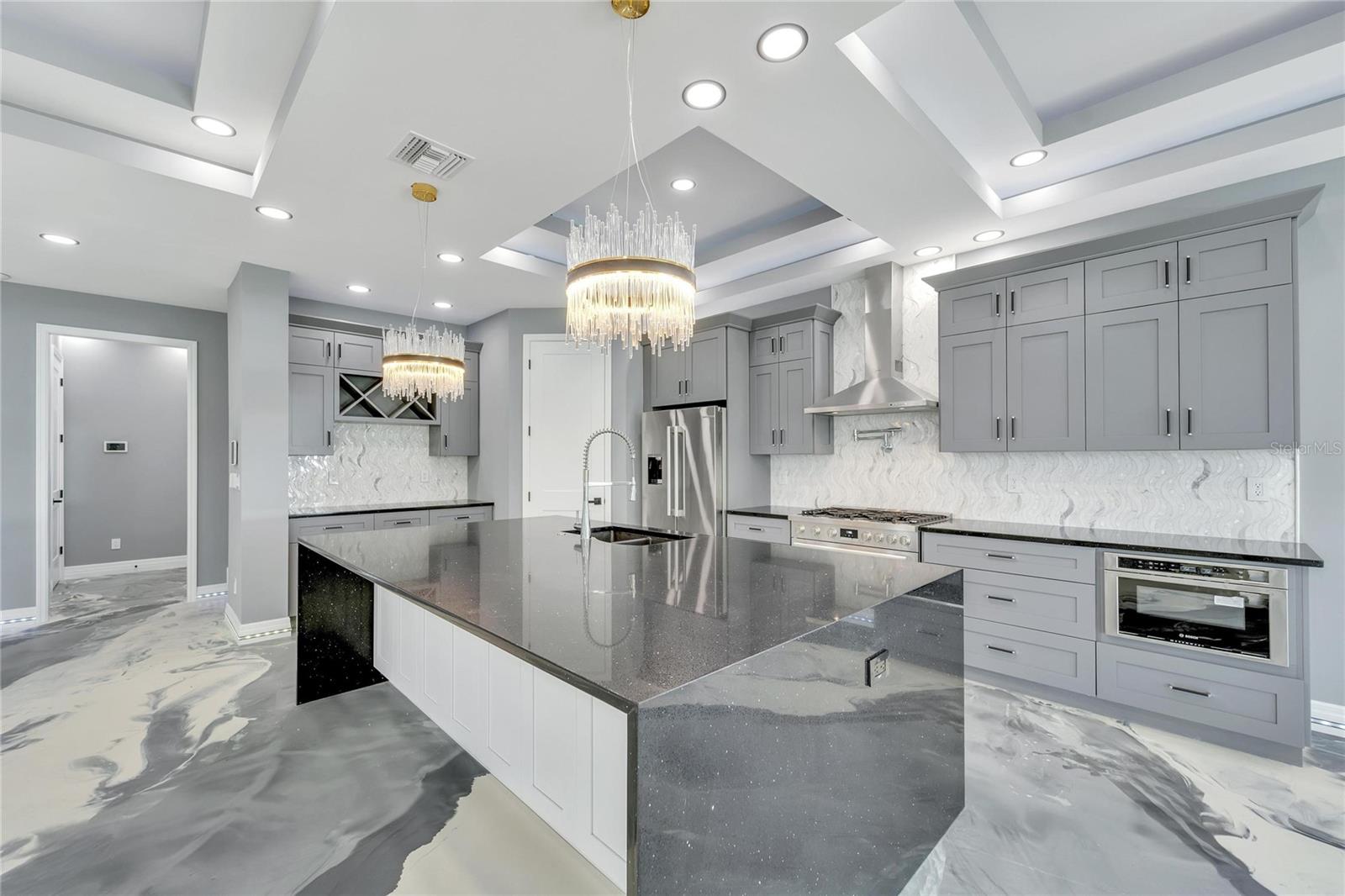 Listing photo id 3 for 534 Estuary Shore Lane