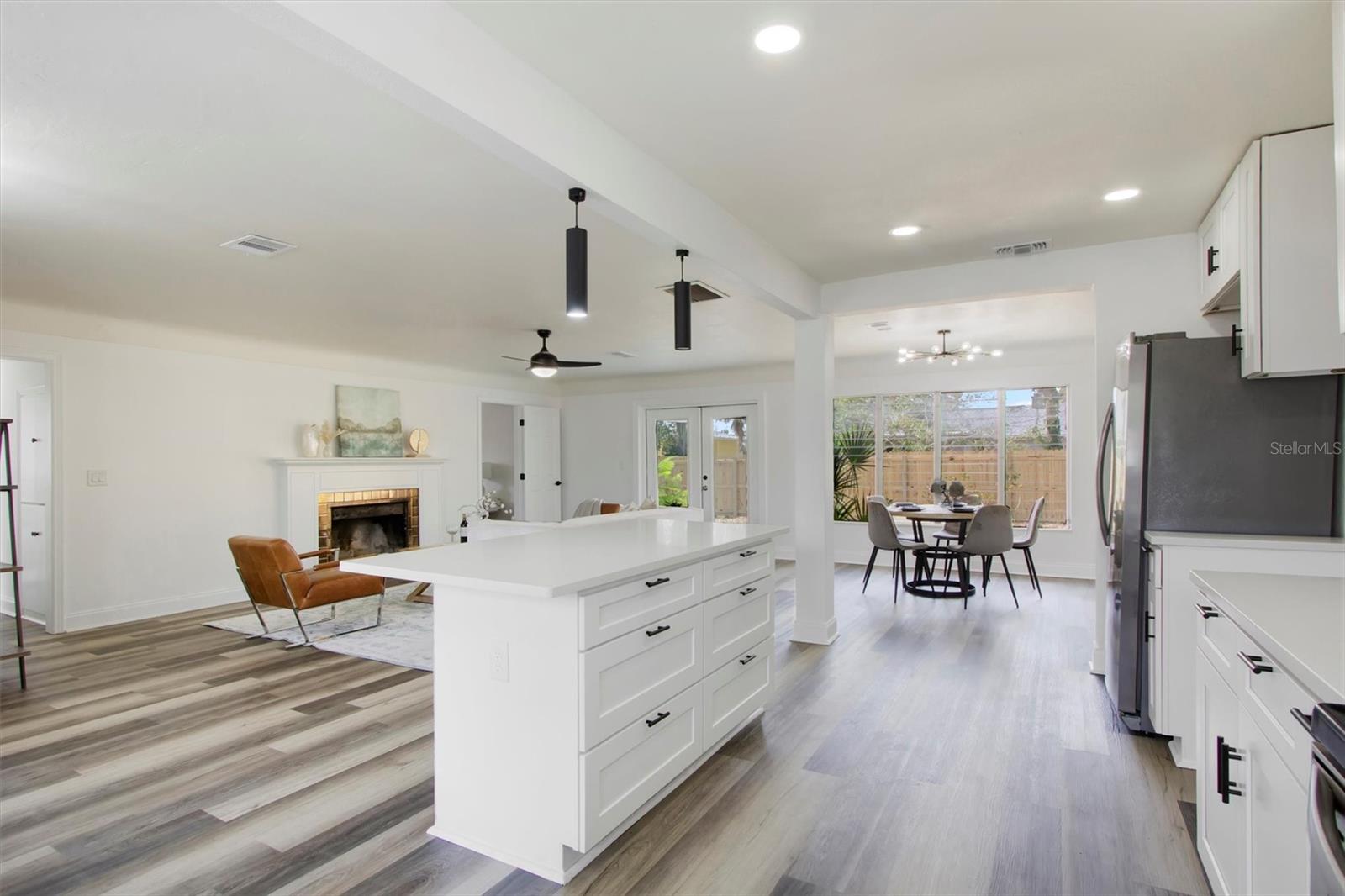 Image 10 of 30 For 6120 5th Avenue N
