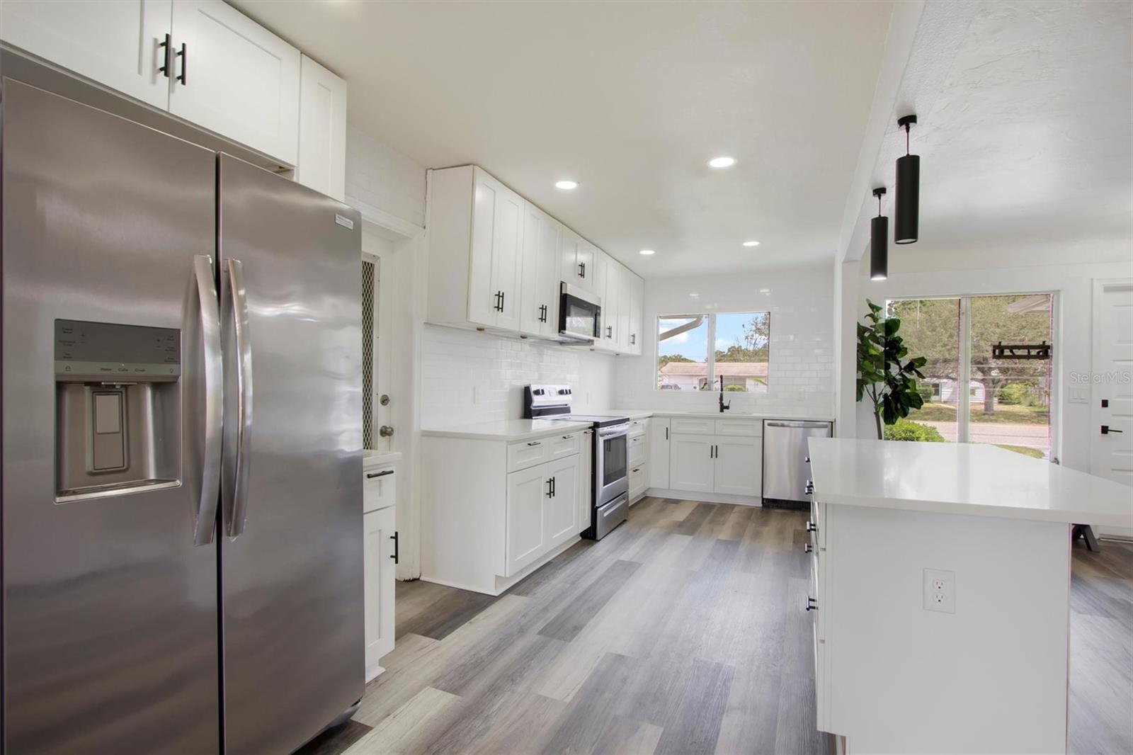 Image 11 of 30 For 6120 5th Avenue N