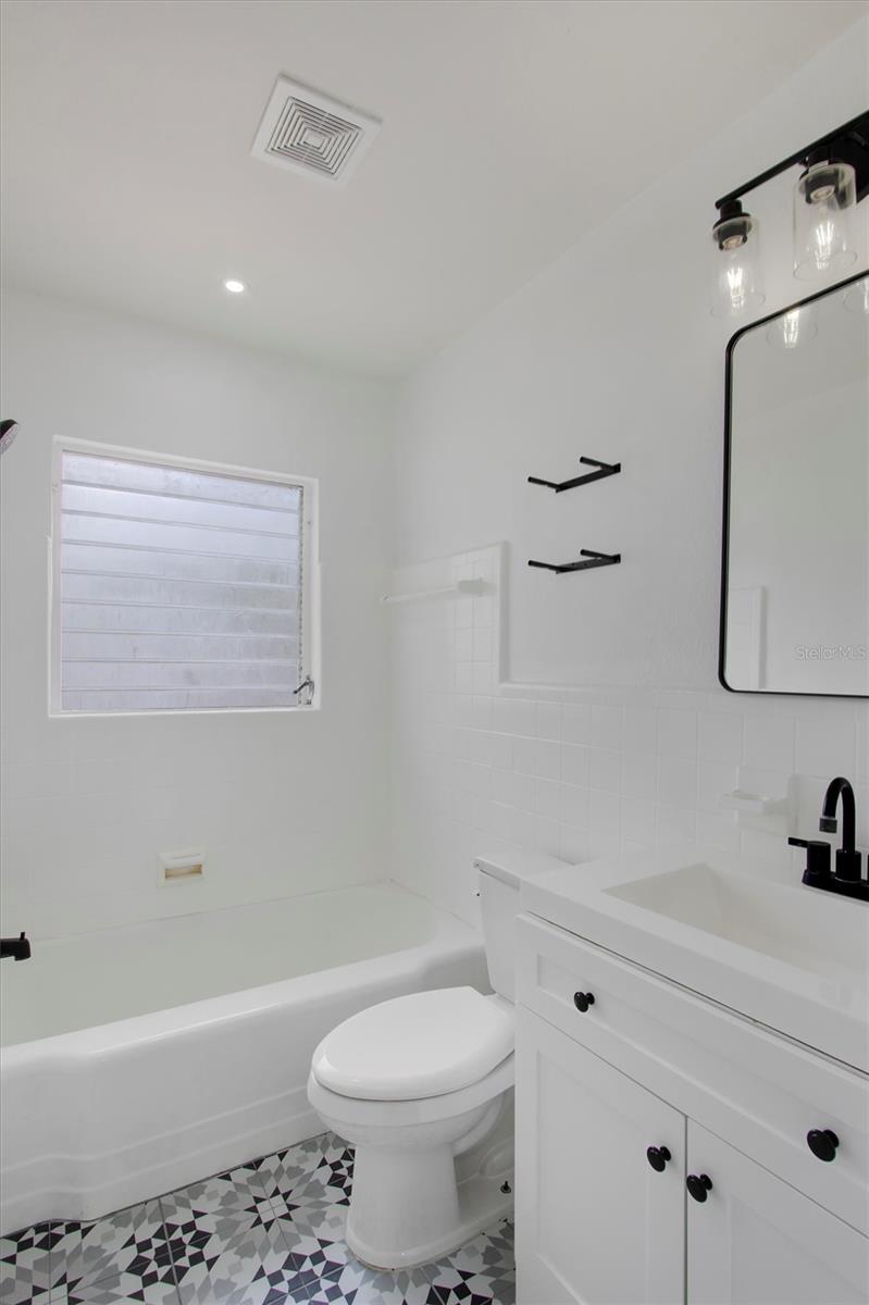 Image 22 of 30 For 6120 5th Avenue N