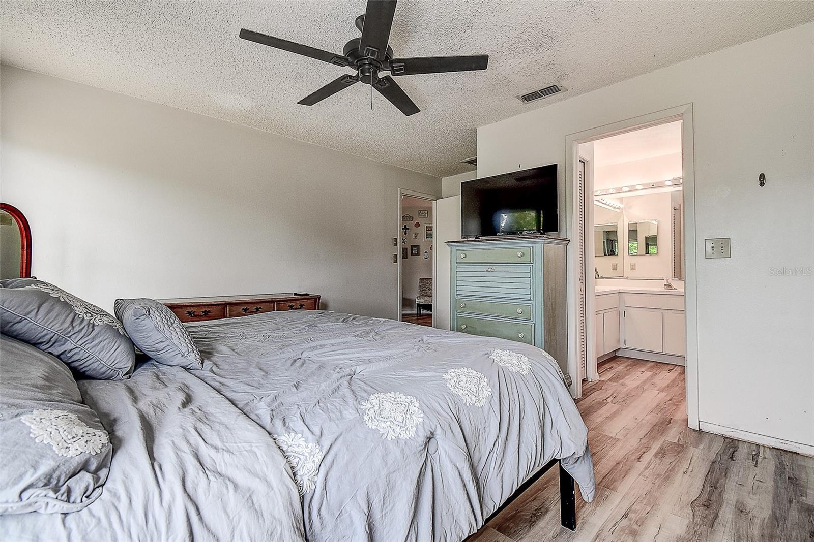 Image 17 of 41 For 8913 Welsh Way