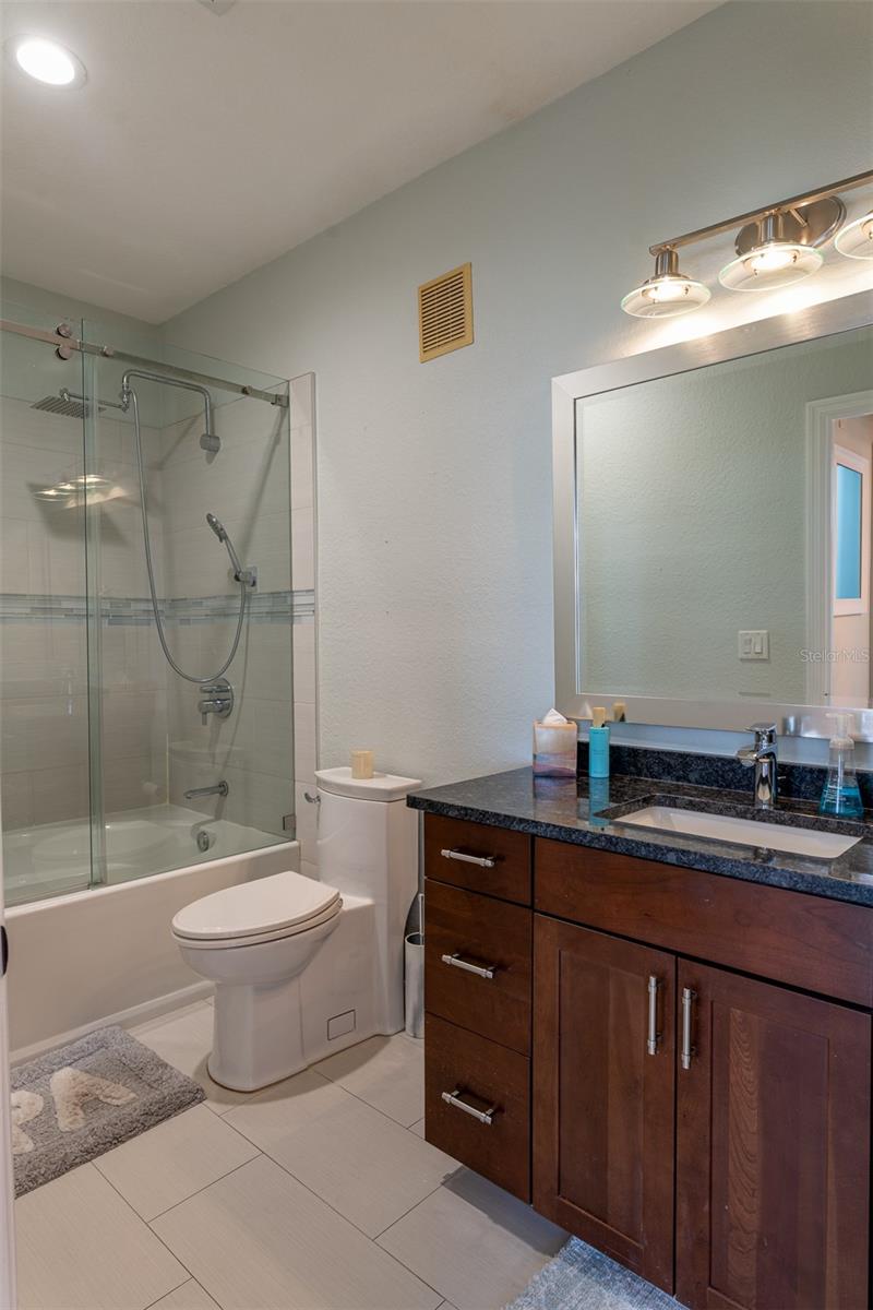 Image 15 of 25 For 4221 Spruce Street 1303