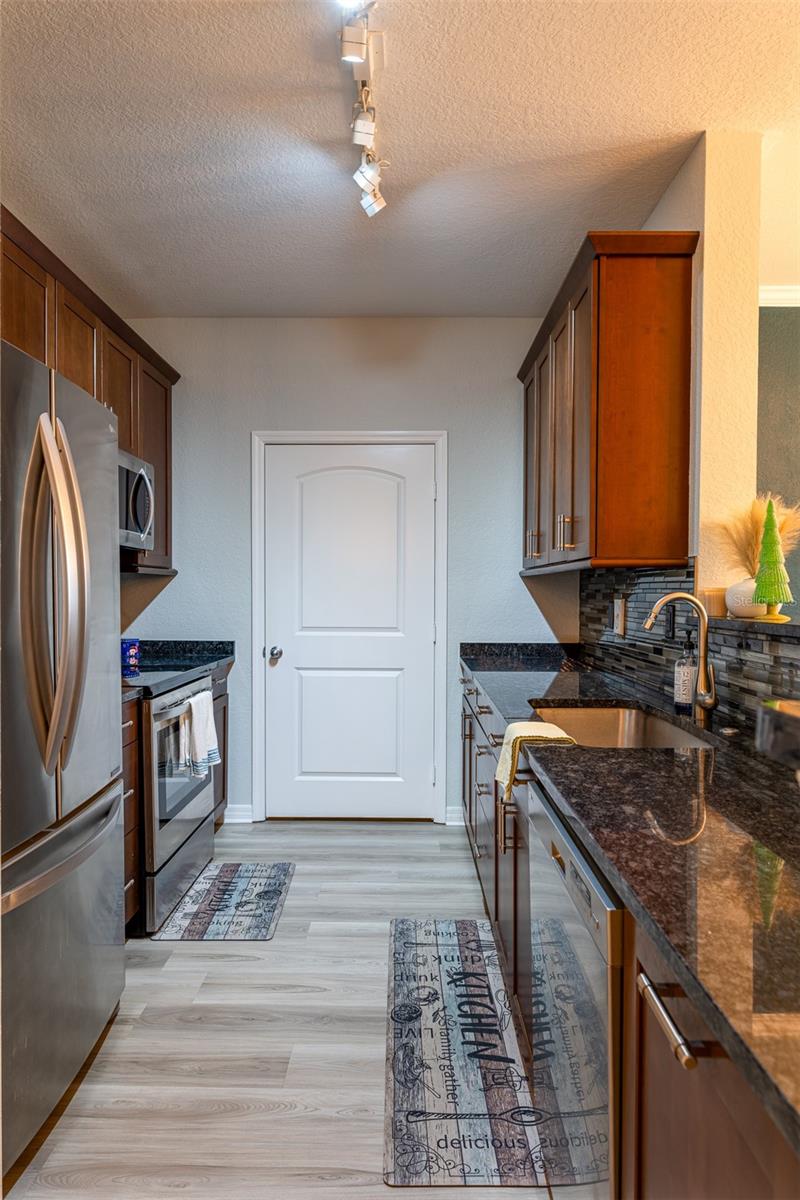 Image 6 of 25 For 4221 Spruce Street 1303