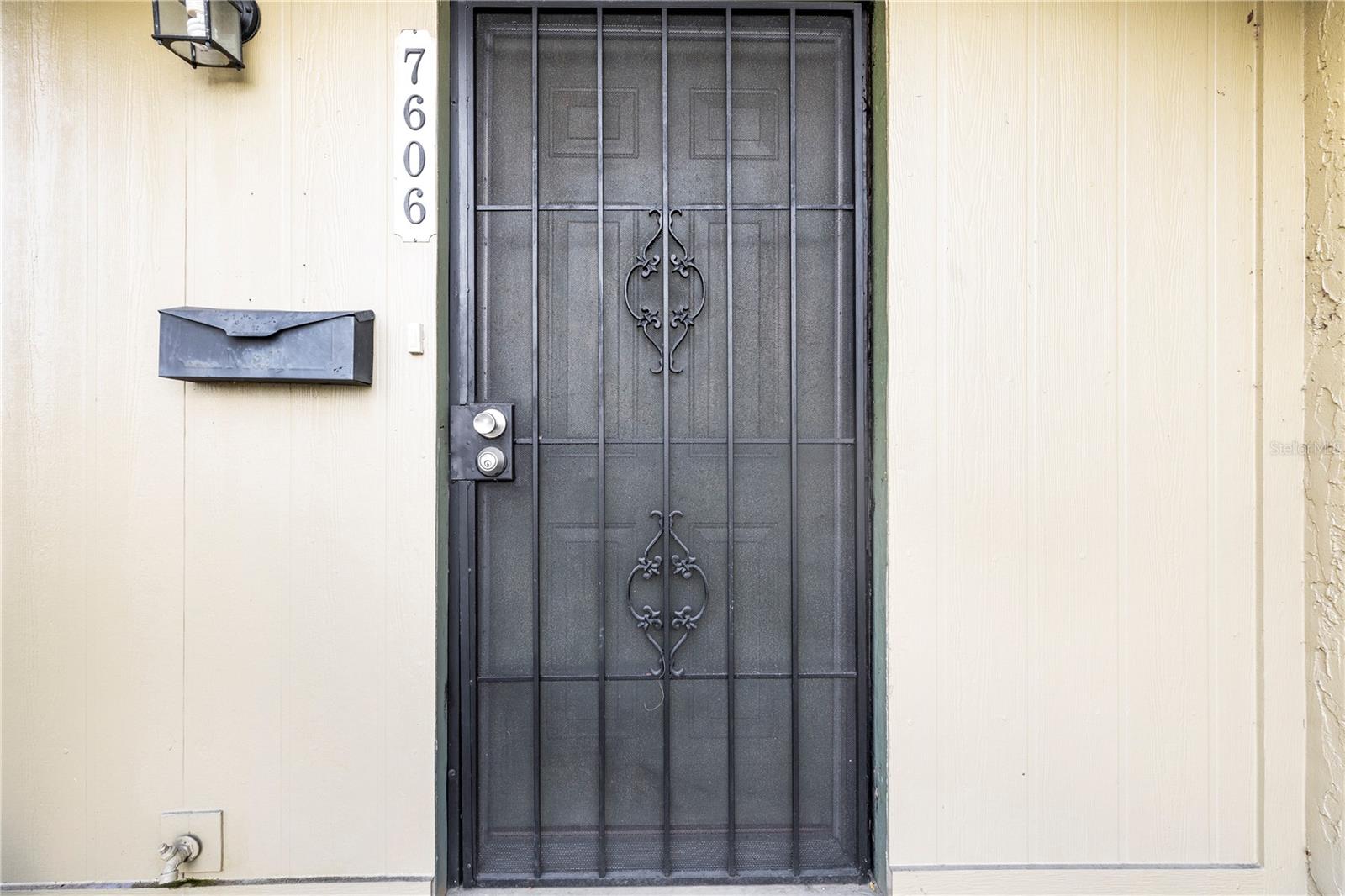 Image 6 of 47 For 7606 Woodbridge Boulevard