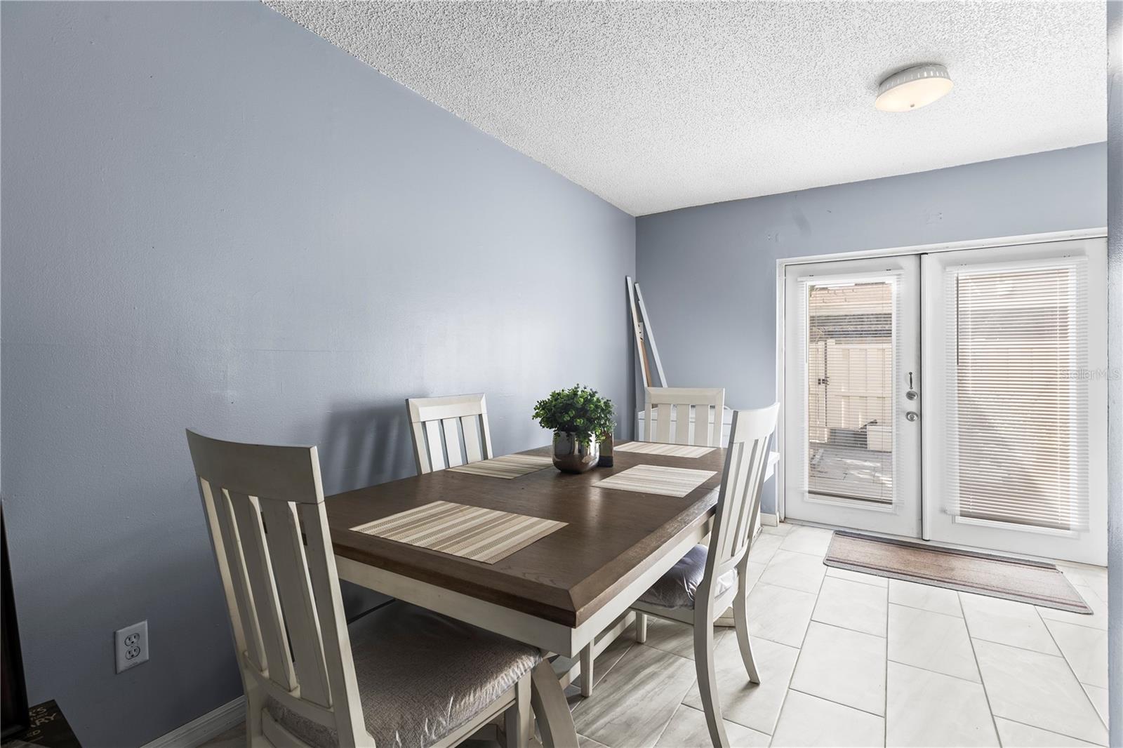 Image 8 of 47 For 7606 Woodbridge Boulevard