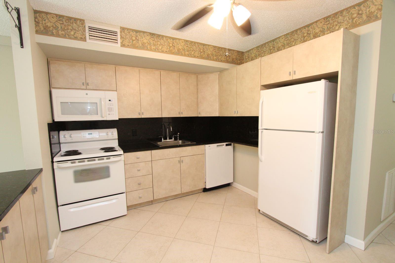 Listing photo id 2 for 4513 Oak Drive Q31b