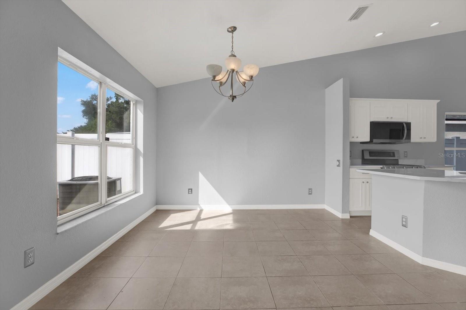 Image 11 of 34 For 11307 Calgary Circle