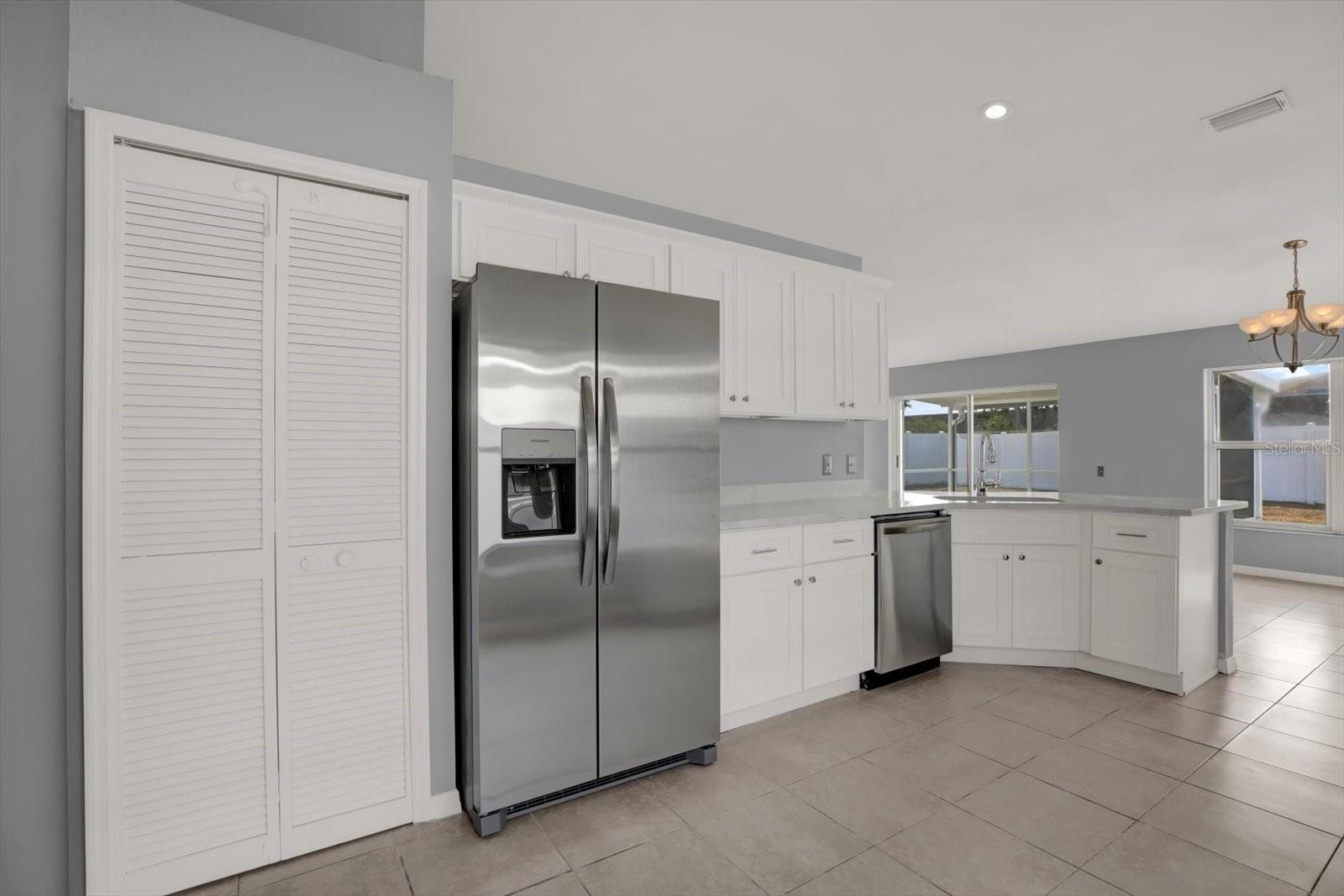 Image 14 of 34 For 11307 Calgary Circle