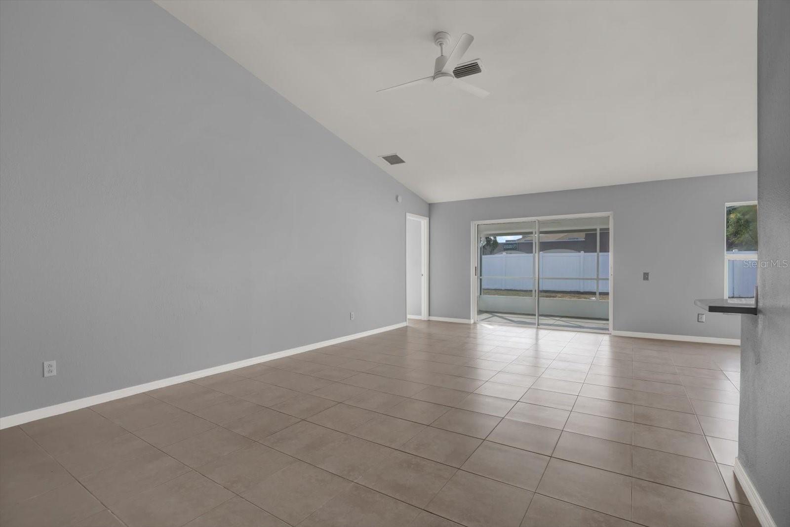 Image 7 of 34 For 11307 Calgary Circle