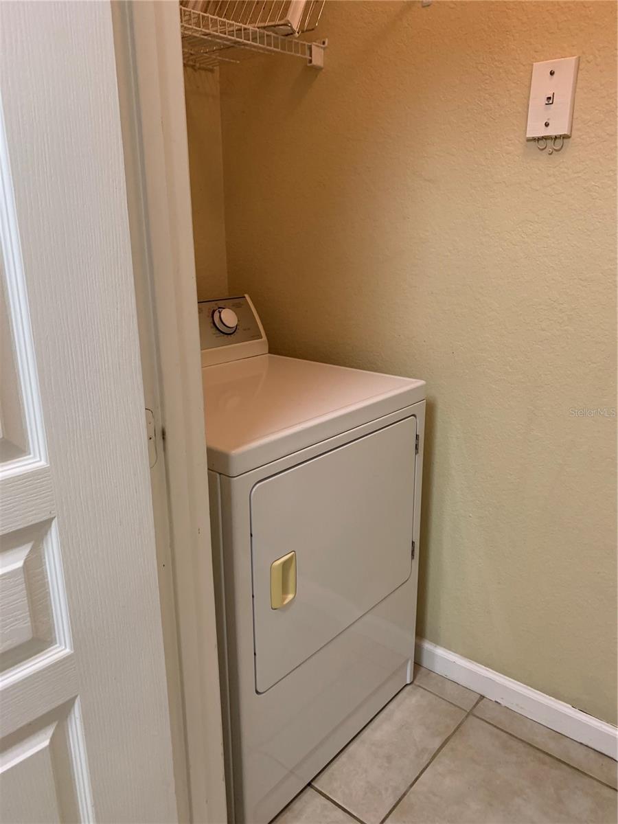 Image 11 of 13 For 9320 Crescent Loop Circle 304