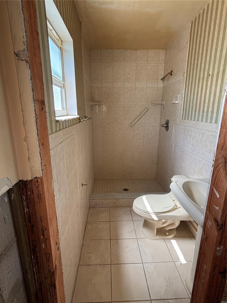 Image 11 of 18 For 8422 Boxwood Drive