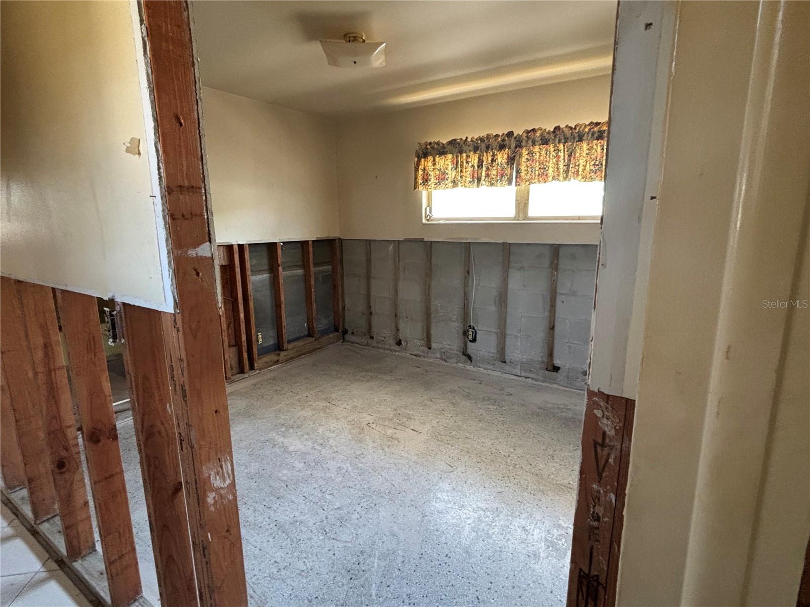 Image 12 of 18 For 8422 Boxwood Drive