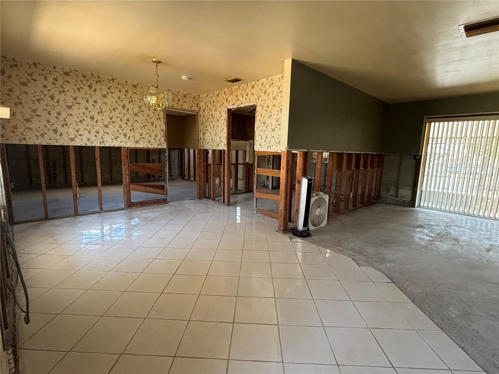 Image 2 of 18 For 8422 Boxwood Drive