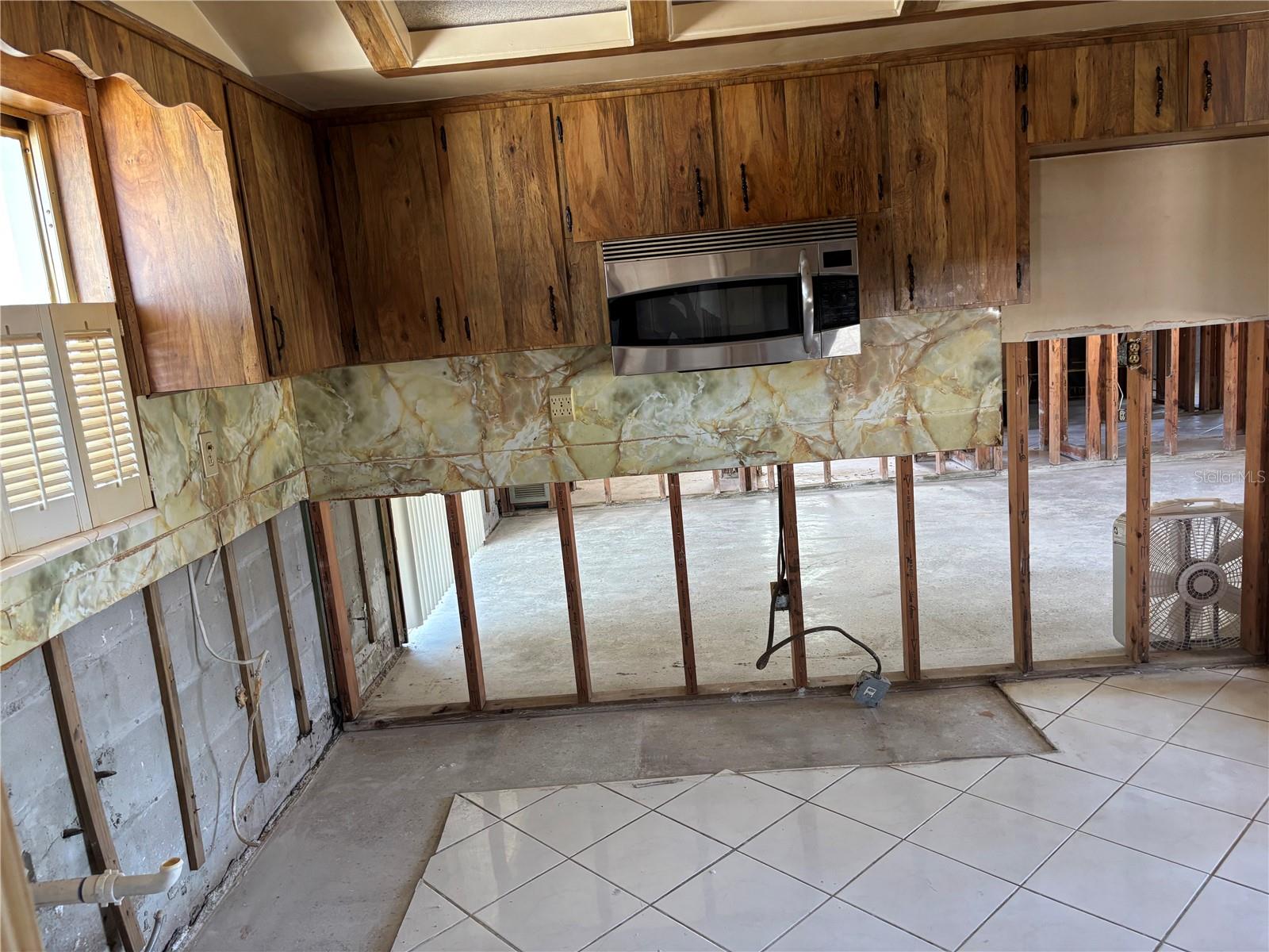 Image 4 of 18 For 8422 Boxwood Drive