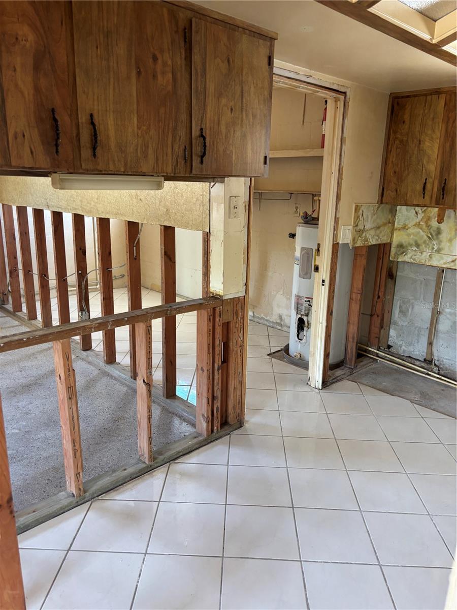 Image 5 of 18 For 8422 Boxwood Drive