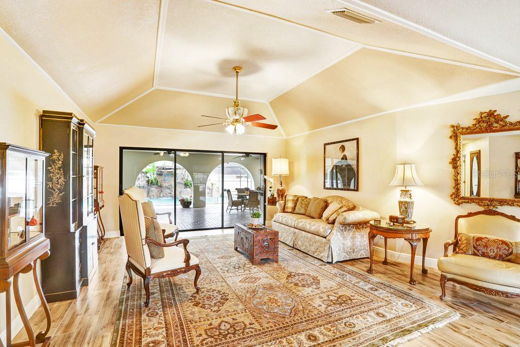 Image 18 of 79 For 5112 Lanai Way