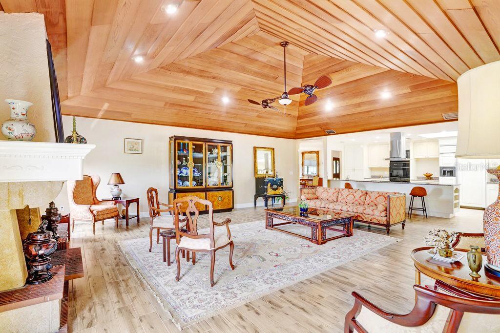 Image 28 of 79 For 5112 Lanai Way