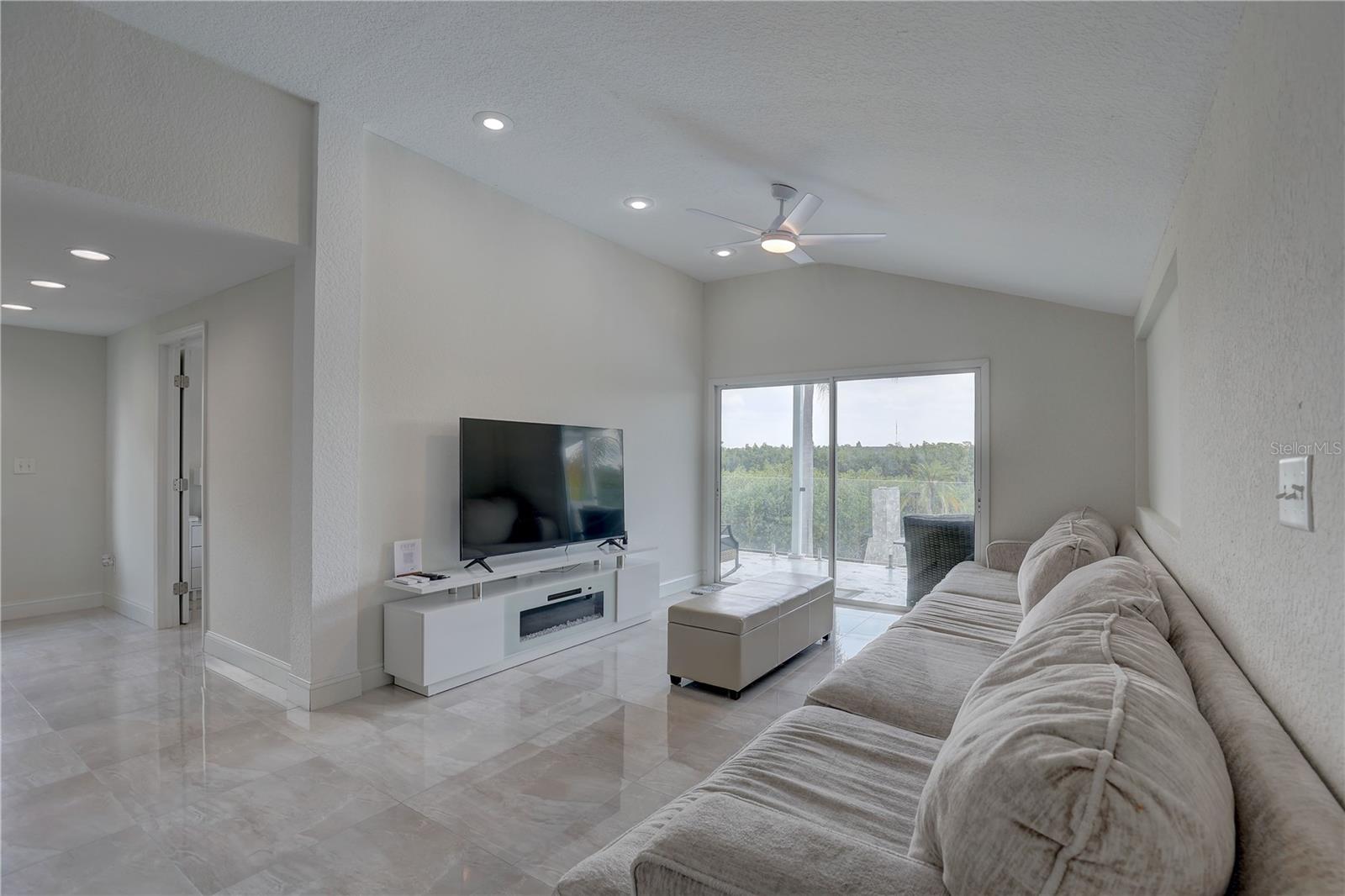 Image 17 of 82 For 8117 Bay Drive