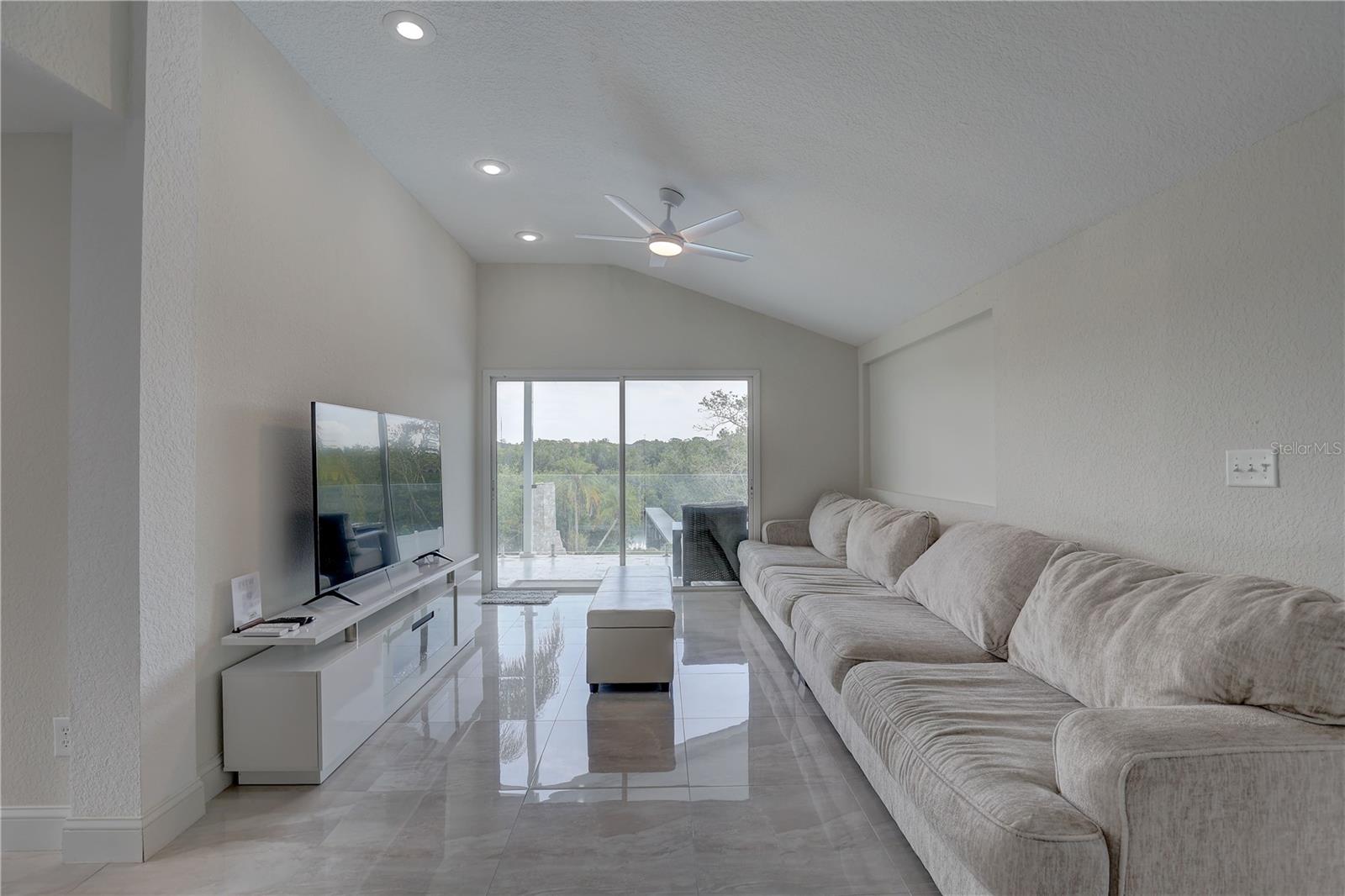 Image 18 of 82 For 8117 Bay Drive