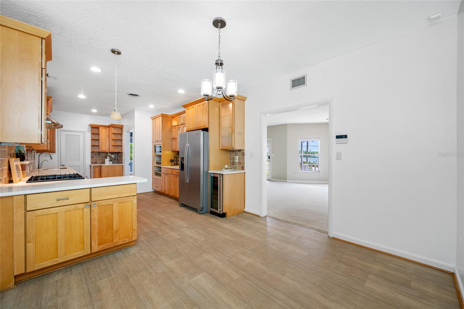 Image 18 of 64 For 401 Whitcomb Boulevard