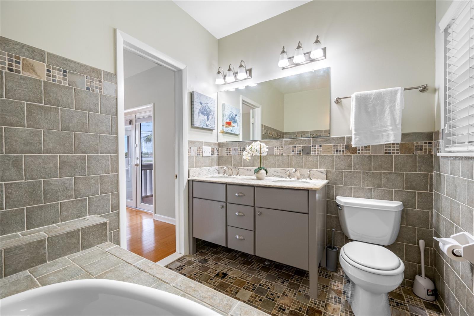 Image 34 of 64 For 401 Whitcomb Boulevard
