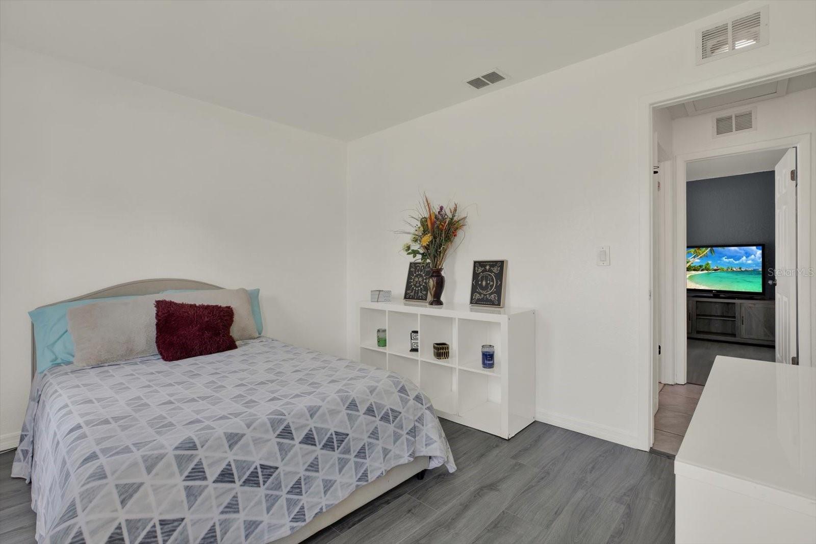 Image 7 of 18 For 5875 Darren Court N