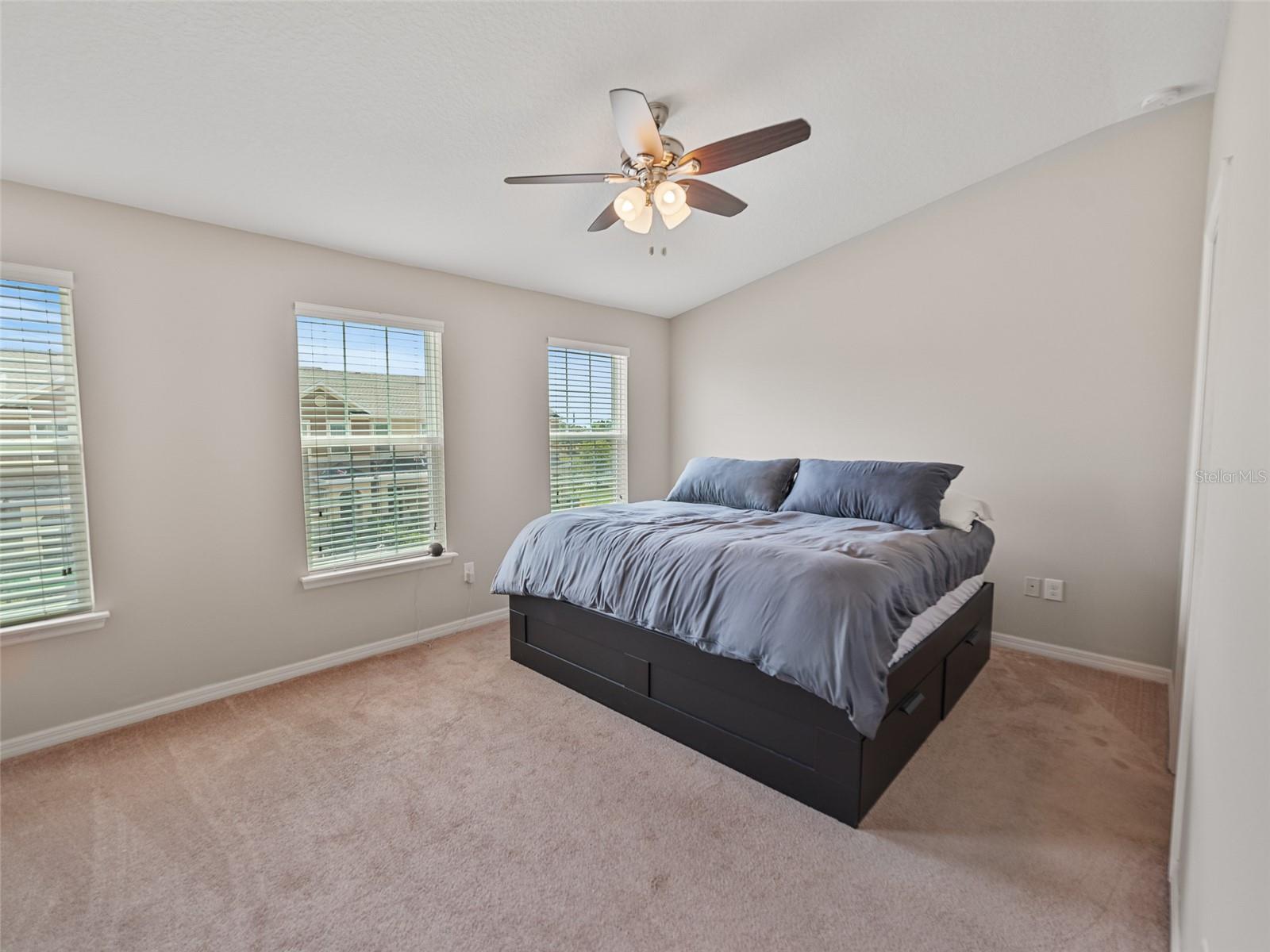 Listing photo id 8 for 6912 40th Lane N