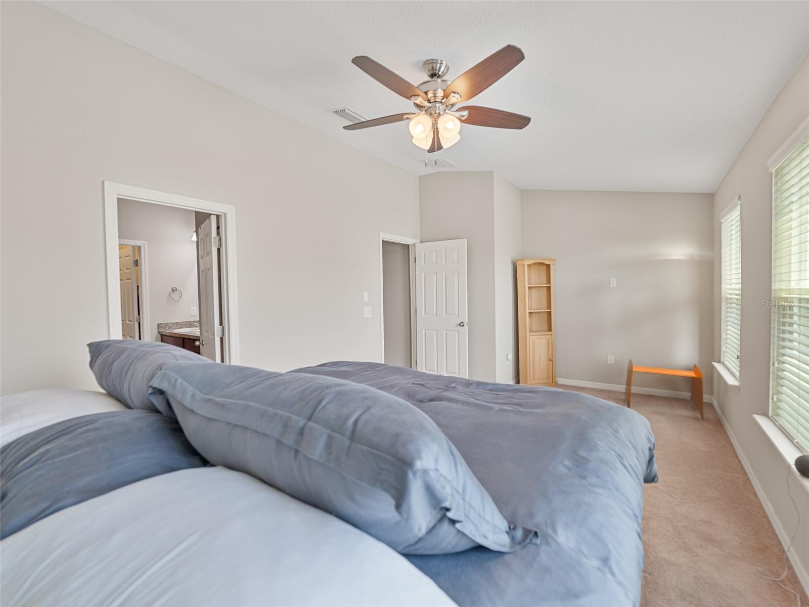 Listing photo id 9 for 6912 40th Lane N