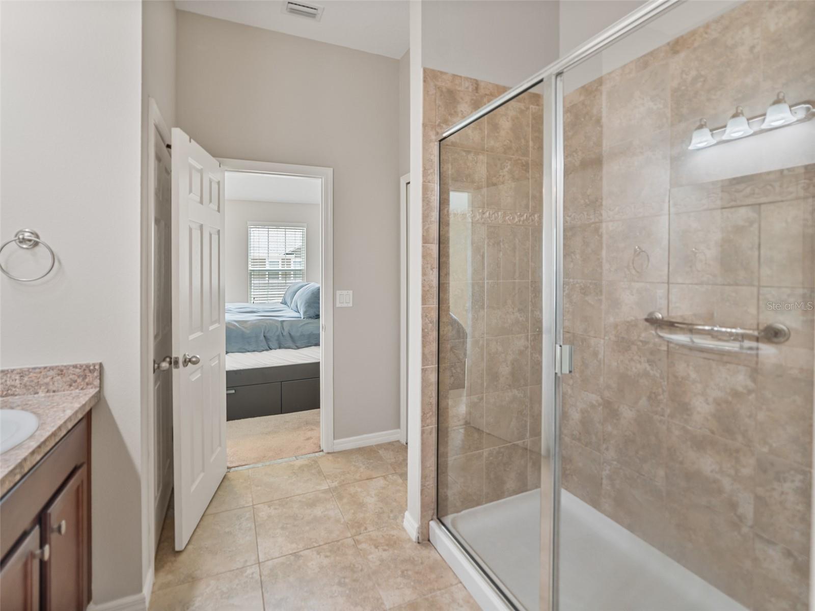 Listing photo id 11 for 6912 40th Lane N