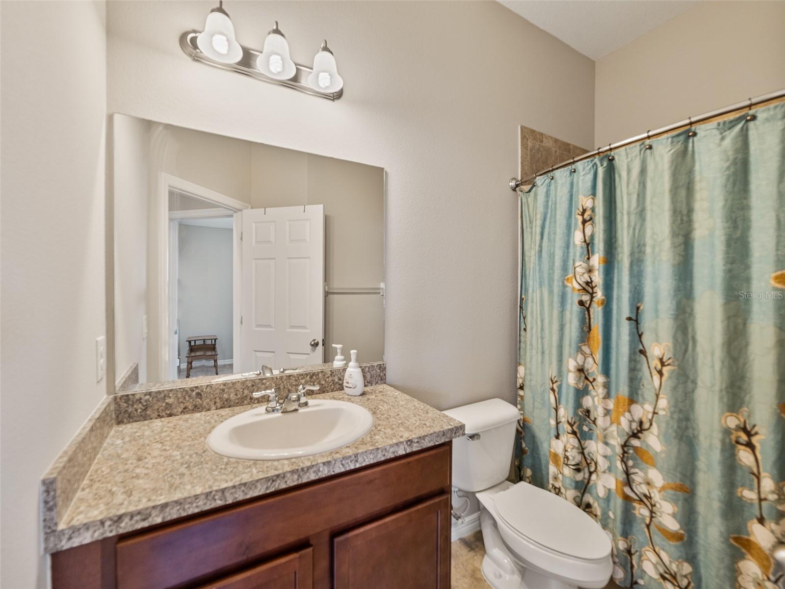 Listing photo id 15 for 6912 40th Lane N