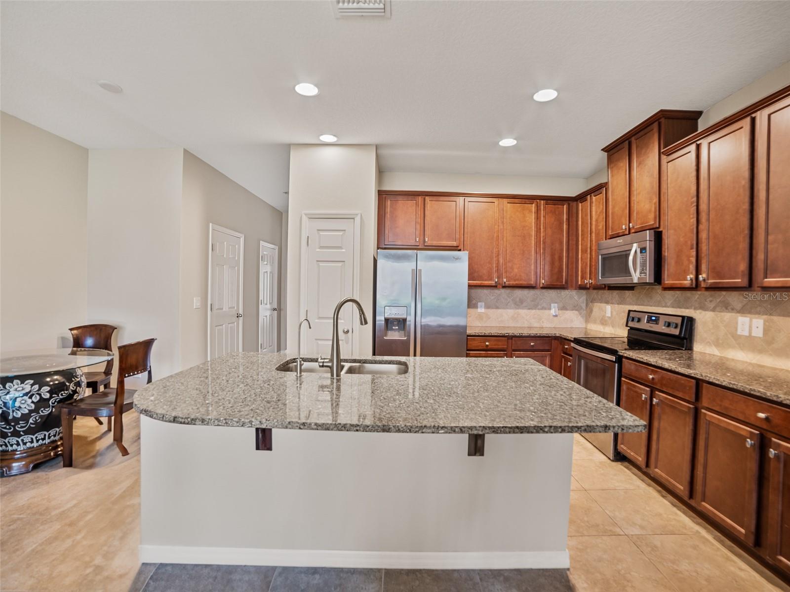 Listing photo id 3 for 6912 40th Lane N