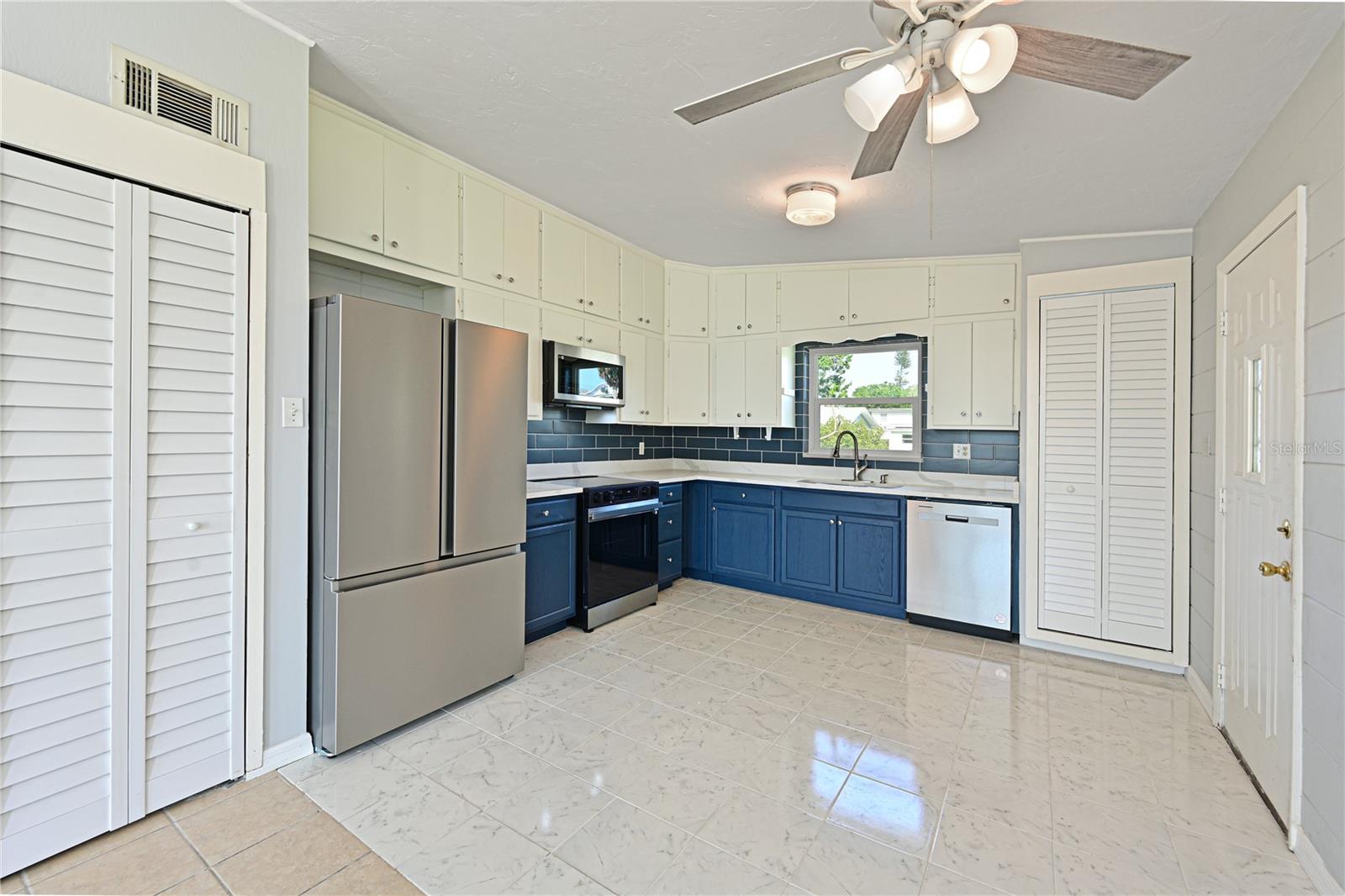Image 14 of 29 For 612 Palm Avenue