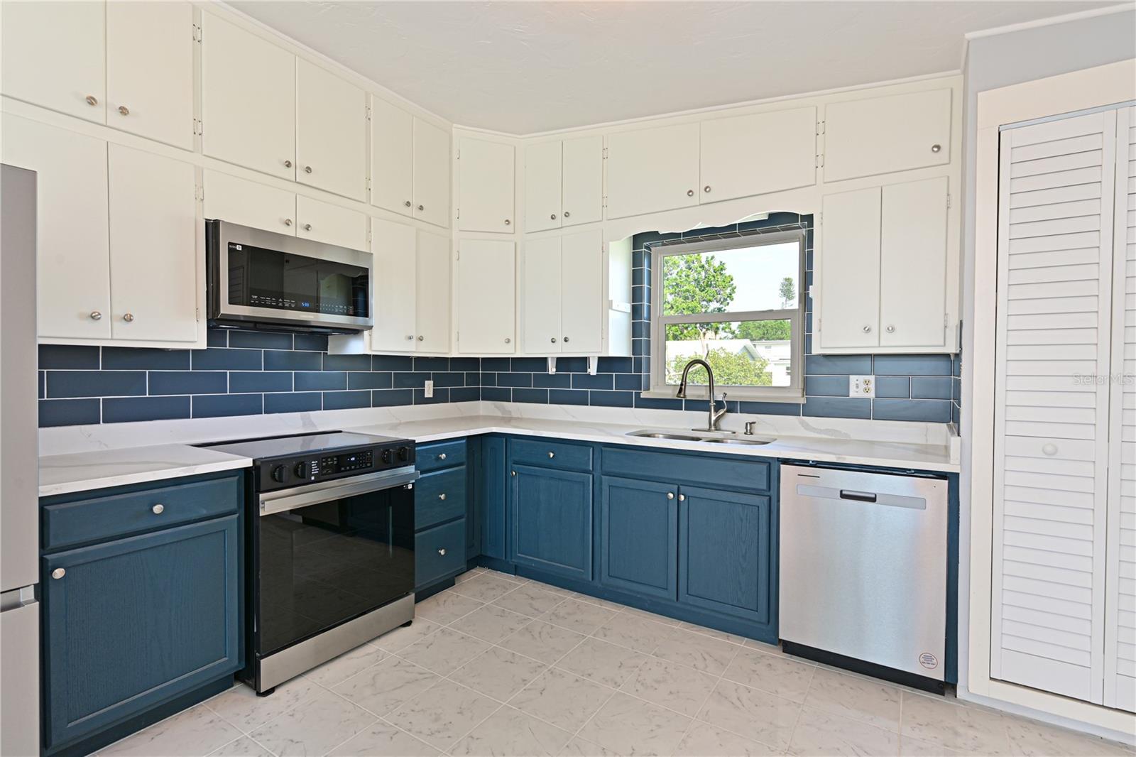 Image 15 of 29 For 612 Palm Avenue