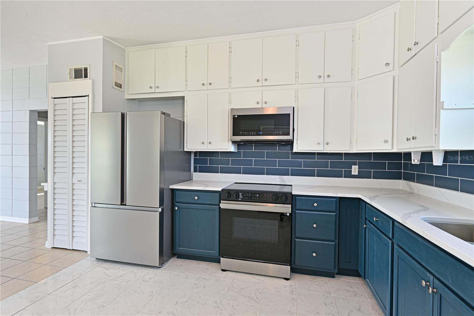 Image 16 of 29 For 612 Palm Avenue