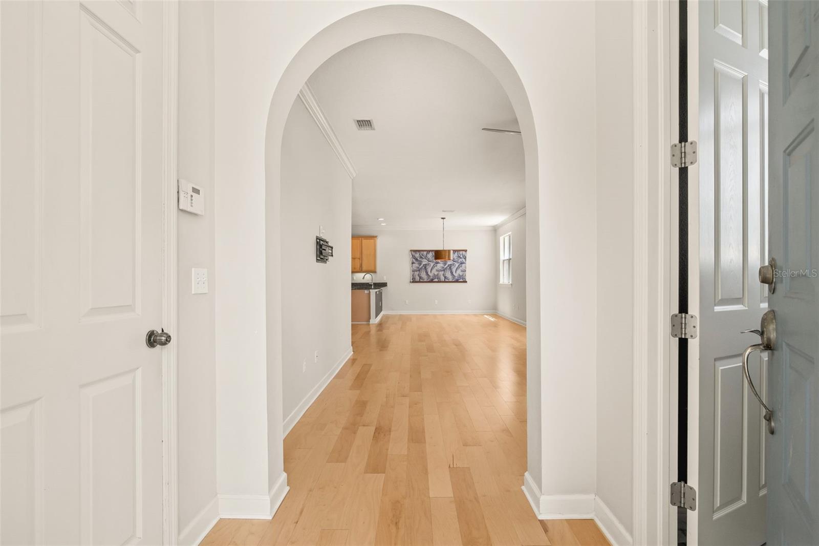 Image 11 of 56 For 113 Melville Avenue 3