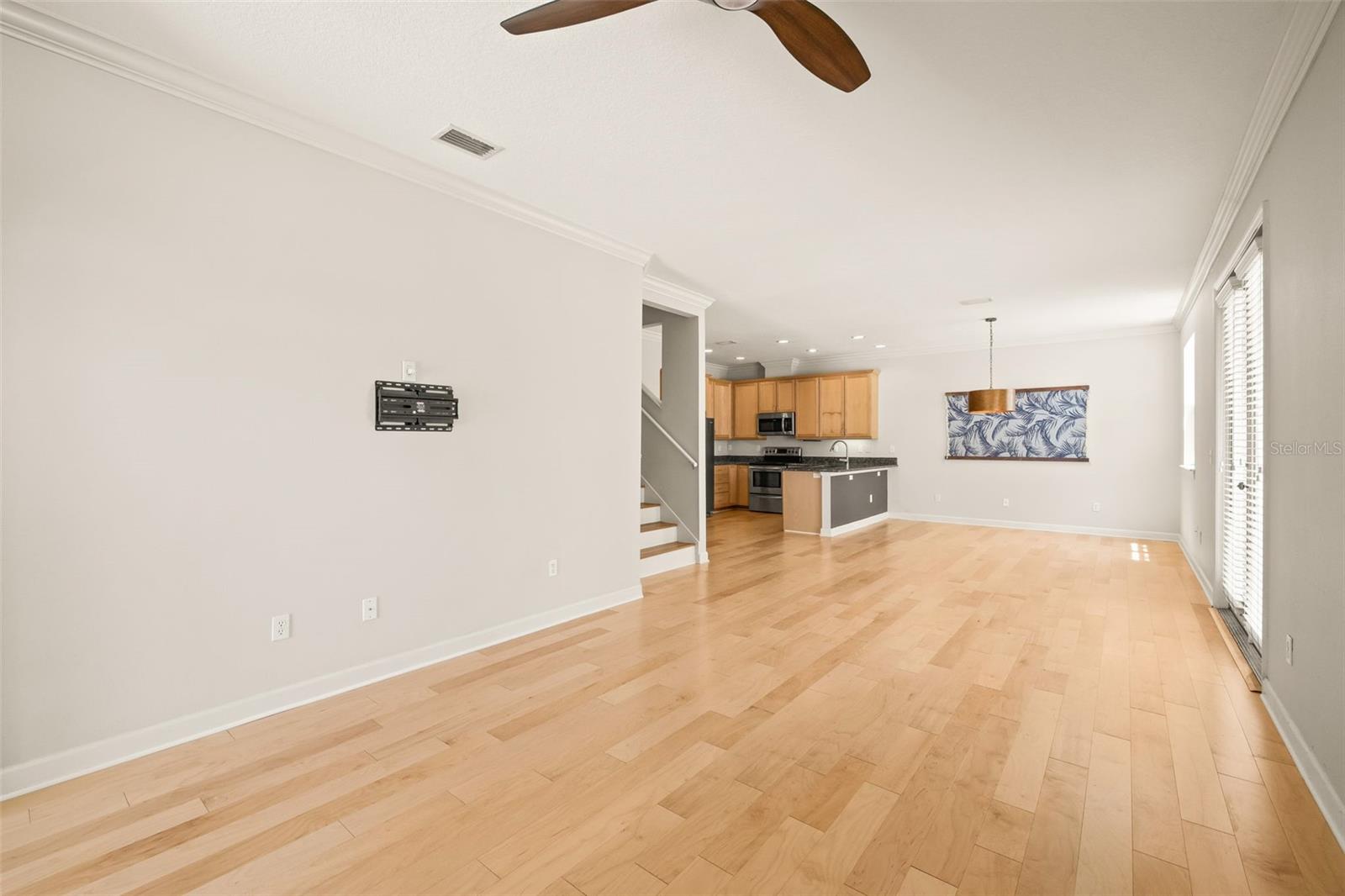 Image 13 of 56 For 113 Melville Avenue 3